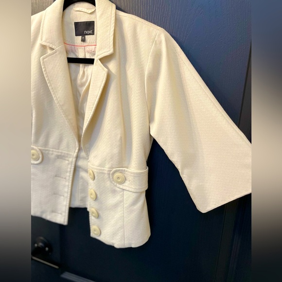 Cream Skirt Suit with Blazer and Skirt. Size 6R - Picture 2 of 4